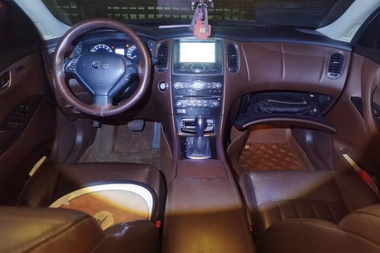 Used Infiniti QX50 2013 2.5L Two-Wheel-Drive Elegant Edition Center Console