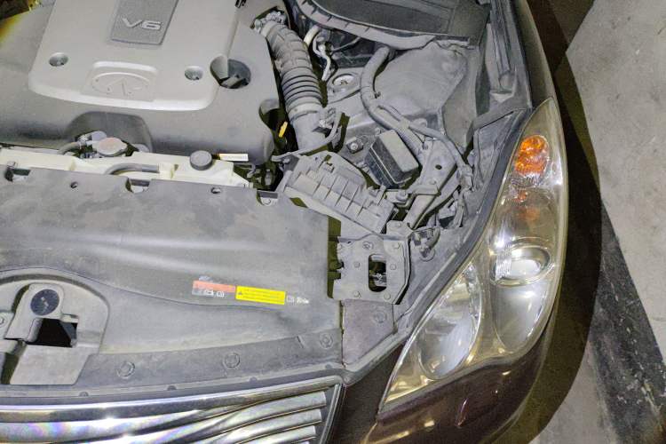 Used Infiniti QX50 2013 2.5L Two-Wheel-Drive Elegant Edition Engine Bay Left