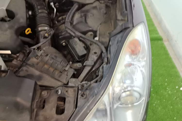 Used Infiniti QX50 2013 2.5L Two-Wheel-Drive Elegant Edition Engine Bay Left