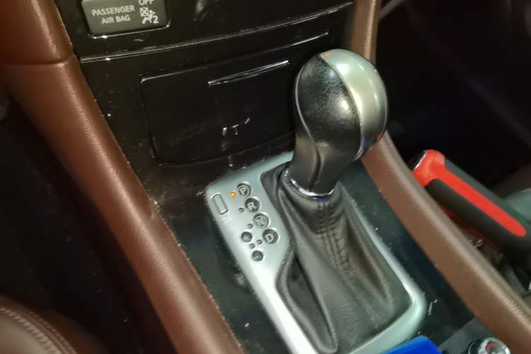 Used Infiniti QX50 2013 2.5L Two-Wheel-Drive Elegant Edition Gear Lever