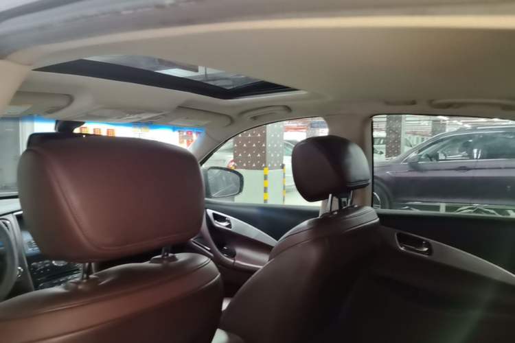Used Infiniti QX50 2013 2.5L Two-Wheel-Drive Elegant Edition Headliner