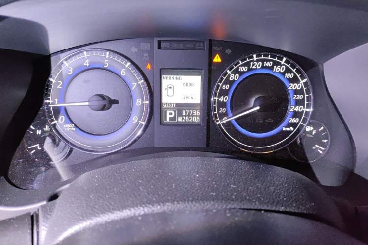 Used Infiniti QX50 2013 2.5L Two-Wheel-Drive Elegant Edition Odometer Close Up