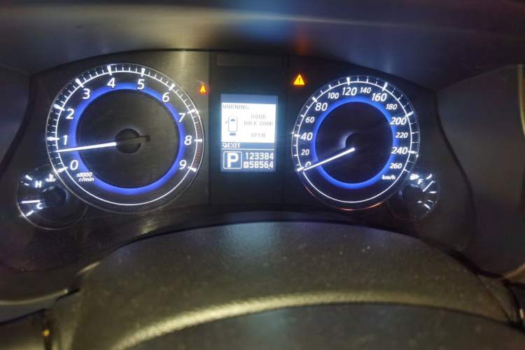 Used Infiniti QX50 2013 2.5L Two-Wheel-Drive Elegant Edition Odometer Close Up