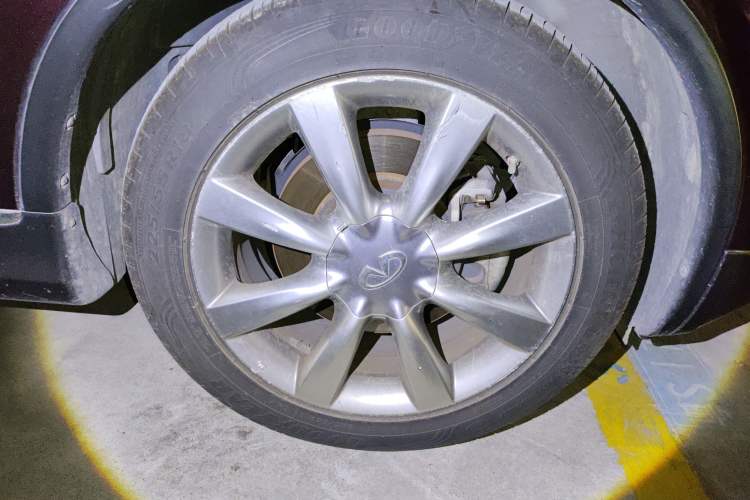 Used Infiniti QX50 2013 2.5L Two-Wheel-Drive Elegant Edition Right Front Wheel Hub