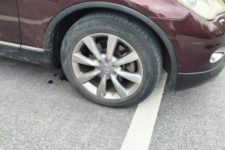 Used Infiniti QX50 2013 2.5L 4x4 Elegant Edition Right Front Wheel Hub