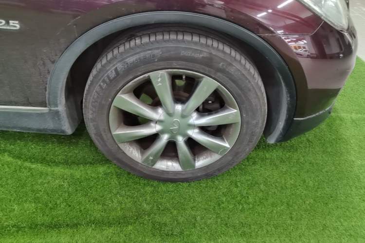 Used Infiniti QX50 2013 2.5L Two-Wheel-Drive Elegant Edition Right Front Wheel Hub