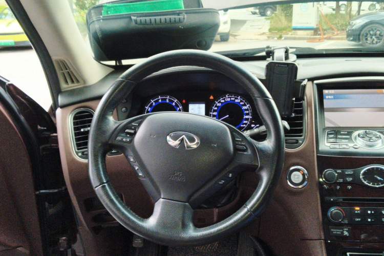 Used Infiniti QX50 2013 2.5L 4x4 Elegant Edition Steering Wheel