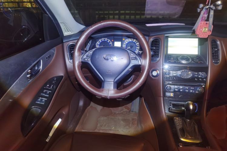 Used Infiniti QX50 2013 2.5L Two-Wheel-Drive Elegant Edition Steering Wheel