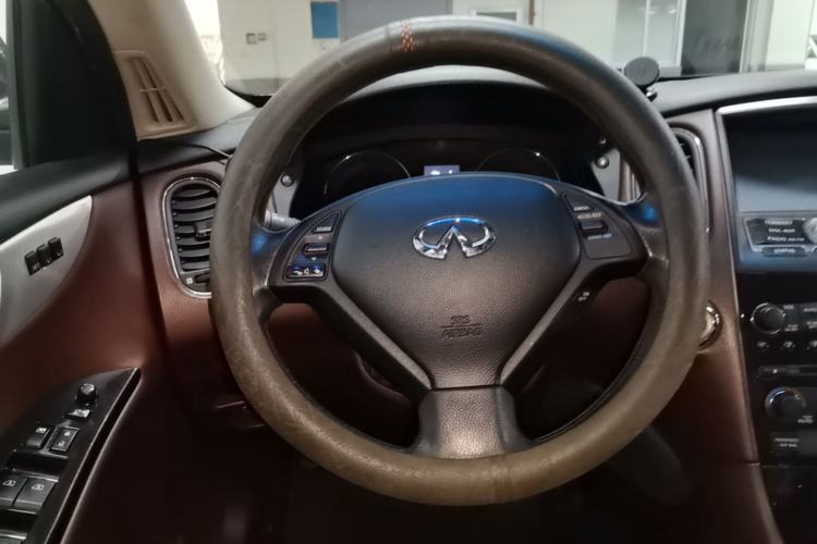 Used Infiniti QX50 2013 2.5L Two-Wheel-Drive Elegant Edition Steering Wheel
