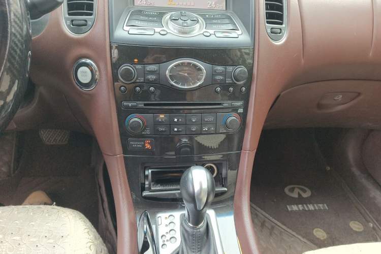 Used Infiniti QX50 2013 2.5L Two-Wheel-Drive Elegant Edition Audio And AC Panel