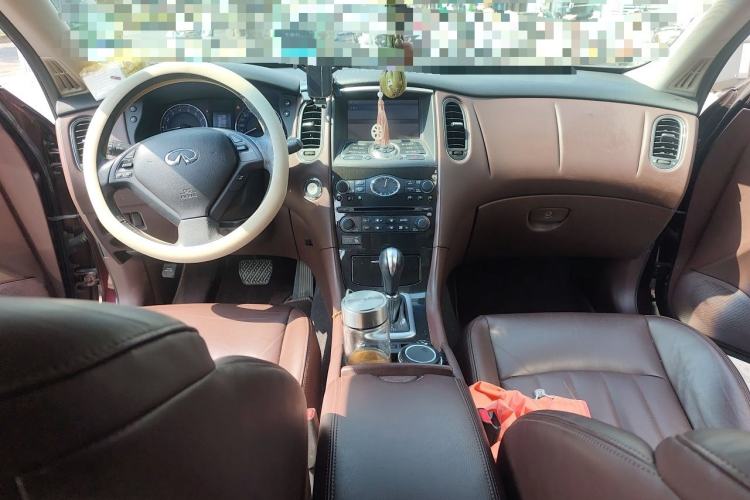Used Infiniti QX50 2013 2.5L Two-Wheel-Drive Elegant Edition Center Console