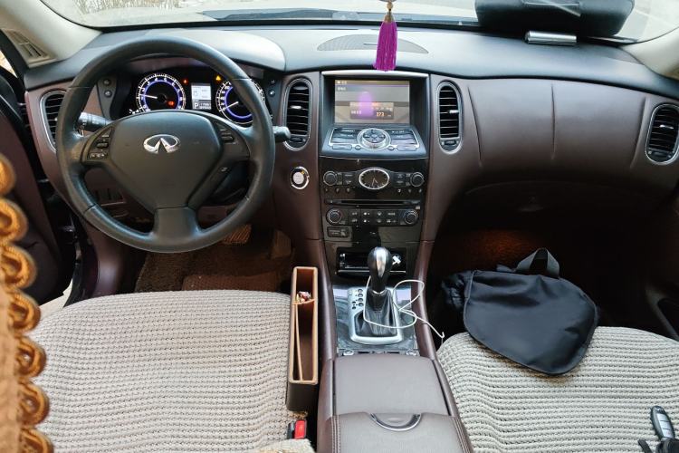 Used Infiniti QX50 2013 2.5L 4x4 Luxury Edition Center Console