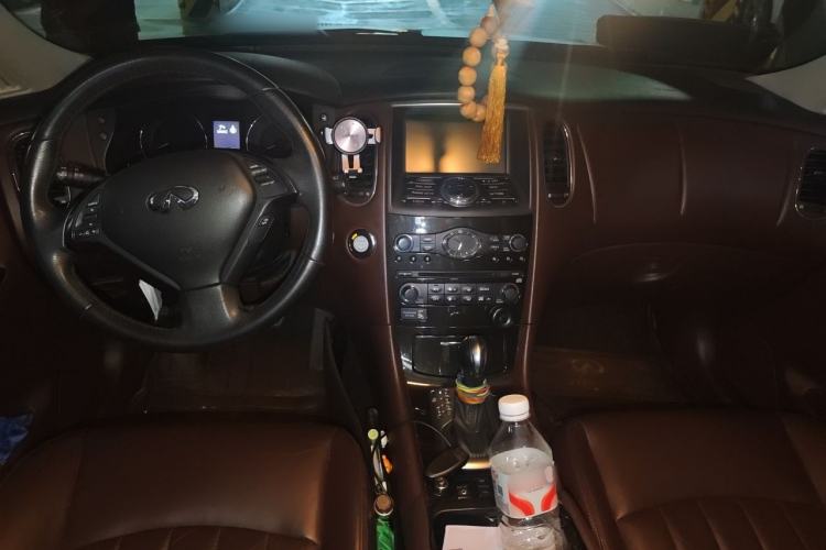 Used Infiniti QX50 2013 2.5L Two-Wheel-Drive Zunya Edition Center Console