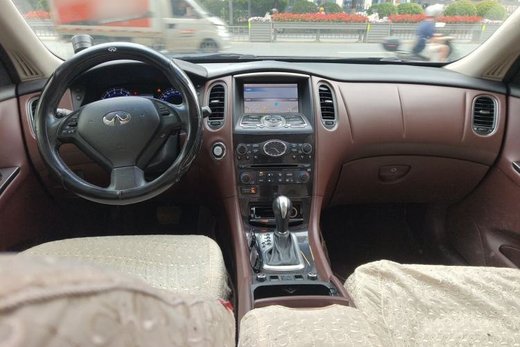 Used Infiniti QX50 2013 2.5L Two-Wheel-Drive Elegant Edition Center Console