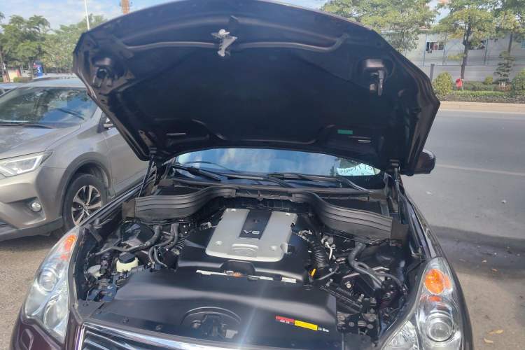 Used Infiniti QX50 2013 2.5L Two-Wheel-Drive Elegant Edition Engine Bay