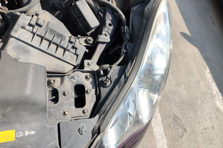 Used Infiniti QX50 2013 2.5L Two-Wheel-Drive Elegant Edition Engine Bay Left