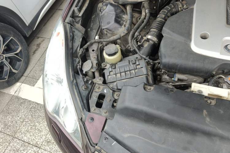 Used Infiniti QX50 2013 2.5L Two-Wheel-Drive Elegant Edition Engine Bay Right
