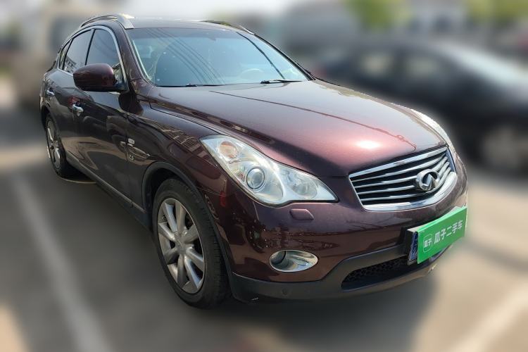 Used Infiniti QX50 2013 2.5L Two-Wheel-Drive Elegant Edition Front Right 45 Deg