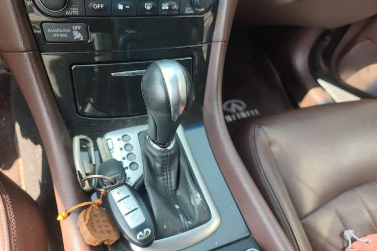 Used Infiniti QX50 2013 2.5L Two-Wheel-Drive Elegant Edition Gear Lever