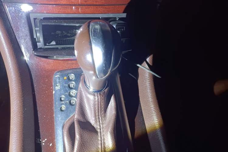 Used Infiniti QX50 2013 2.5L Two-Wheel-Drive Elegant Edition Gear Lever