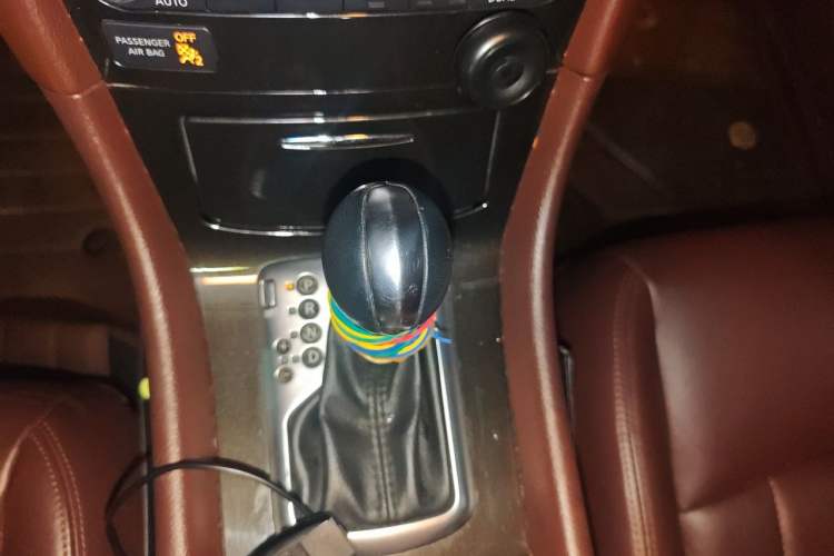Used Infiniti QX50 2013 2.5L Two-Wheel-Drive Zunya Edition Gear Lever