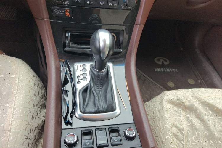 Used Infiniti QX50 2013 2.5L Two-Wheel-Drive Elegant Edition Gear Lever