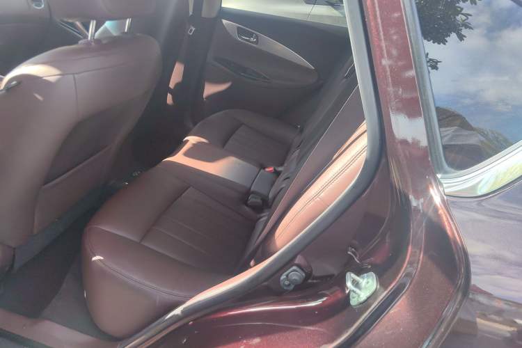 Used Infiniti QX50 2013 2.5L Two-Wheel-Drive Elegant Edition Interior 4