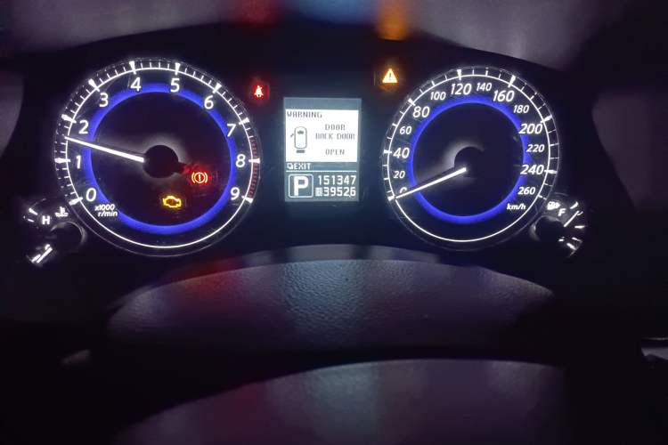 Used Infiniti QX50 2013 2.5L Two-Wheel-Drive Elegant Edition Odometer Close Up