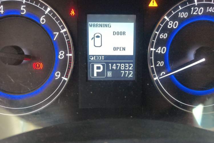 Used Infiniti QX50 2013 2.5L Two-Wheel-Drive Elegant Edition Odometer Close Up