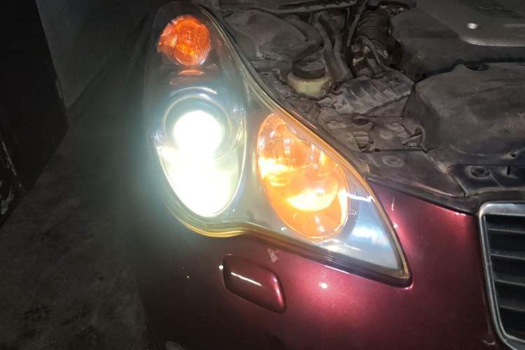 Used Infiniti QX50 2013 2.5L Two-Wheel-Drive Zunya Edition Right Front Headlight