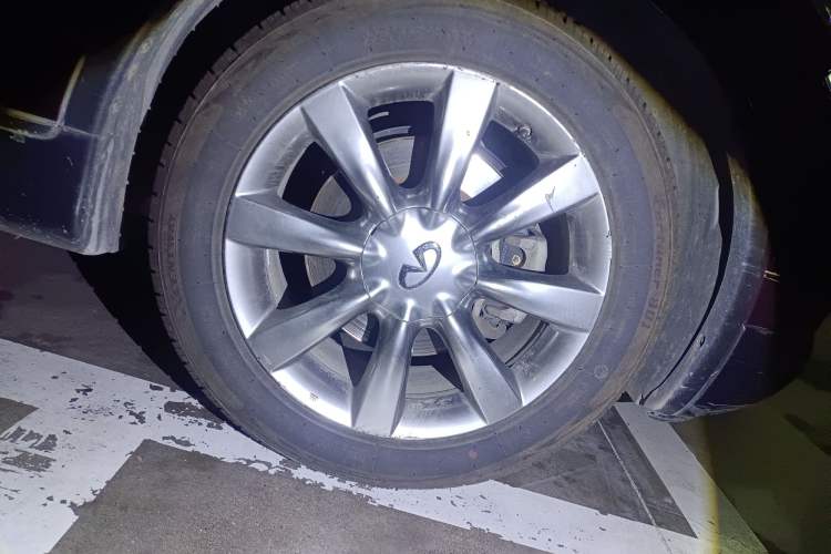 Used Infiniti QX50 2013 2.5L Two-Wheel-Drive Elegant Edition Right Front Wheel Hub