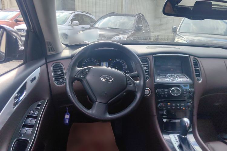 Used Infiniti QX50 2013 2.5L Two-Wheel-Drive Elegant Edition Steering Wheel