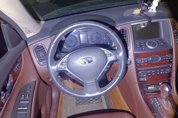 Used Infiniti QX50 2013 2.5L Two-Wheel-Drive Elegant Edition Steering Wheel