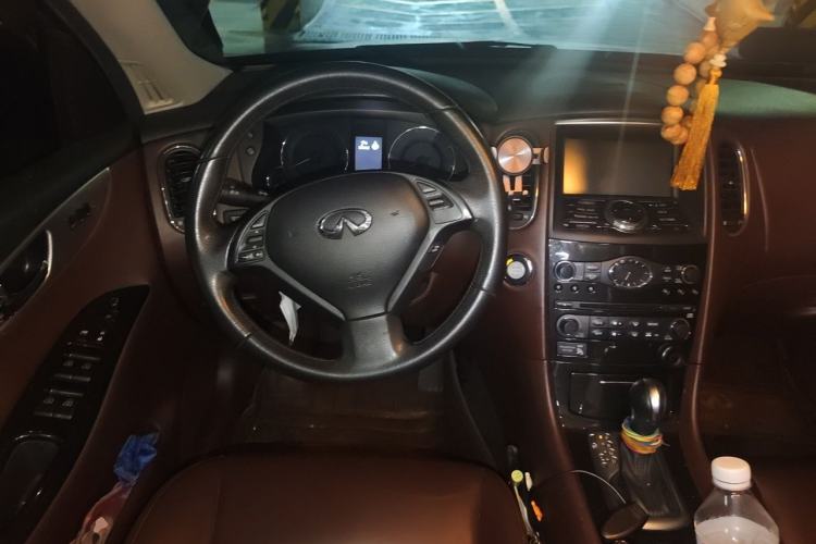 Used Infiniti QX50 2013 2.5L Two-Wheel-Drive Zunya Edition Steering Wheel