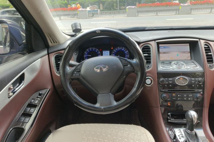 Used Infiniti QX50 2013 2.5L Two-Wheel-Drive Elegant Edition Steering Wheel