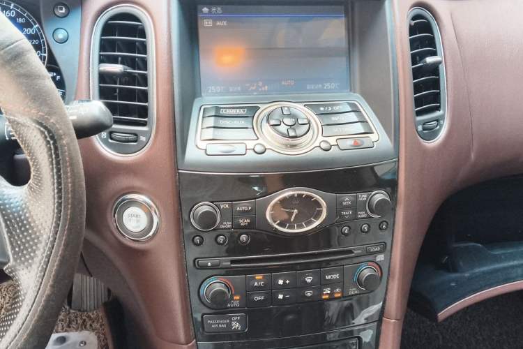 Used Infiniti QX50 2013 2.5L Two-Wheel-Drive Zunya Edition Audio And AC Panel