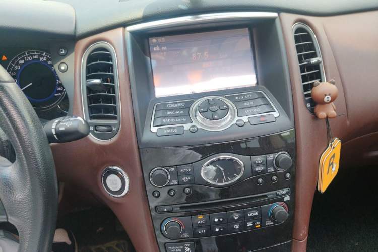 Used Infiniti QX50 2013 2.5L Two-Wheel-Drive Elegant Edition Audio And AC Panel