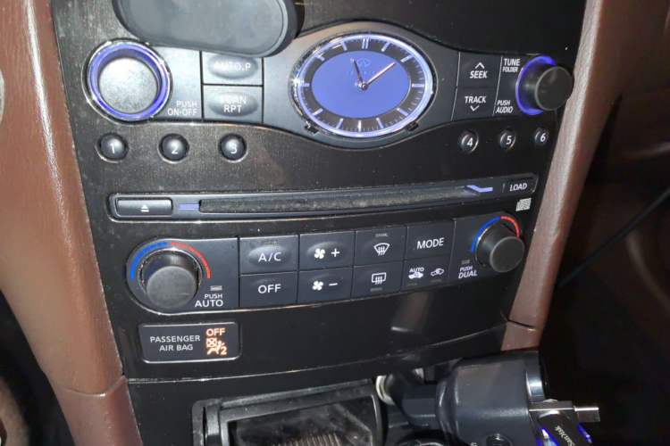 Used Infiniti QX50 2013 2.5L Two-Wheel-Drive Elegant Edition Audio And AC Panel