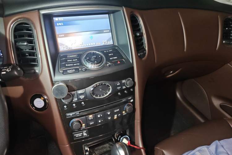 Used Infiniti QX50 2013 2.5L Two-Wheel-Drive Elegant Edition Audio And AC Panel