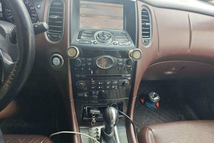 Used Infiniti QX50 2013 2.5L Two-Wheel-Drive Elegant Edition Audio And AC Panel