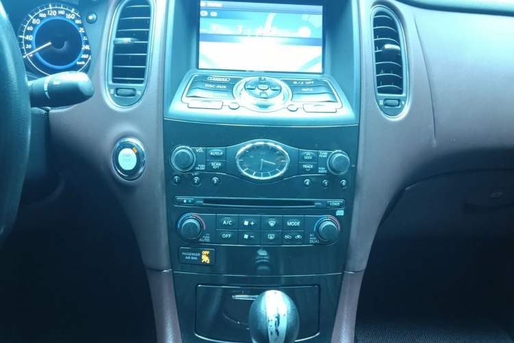 Used Infiniti QX50 2013 2.5L Two-Wheel-Drive Elegant Edition Audio And AC Panel
