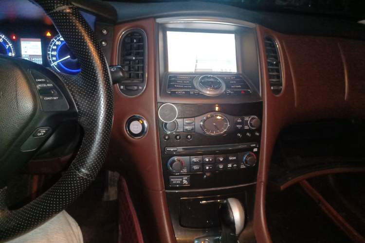 Used Infiniti QX50 2013 2.5L Two-Wheel-Drive Elegant Edition Audio And AC Panel