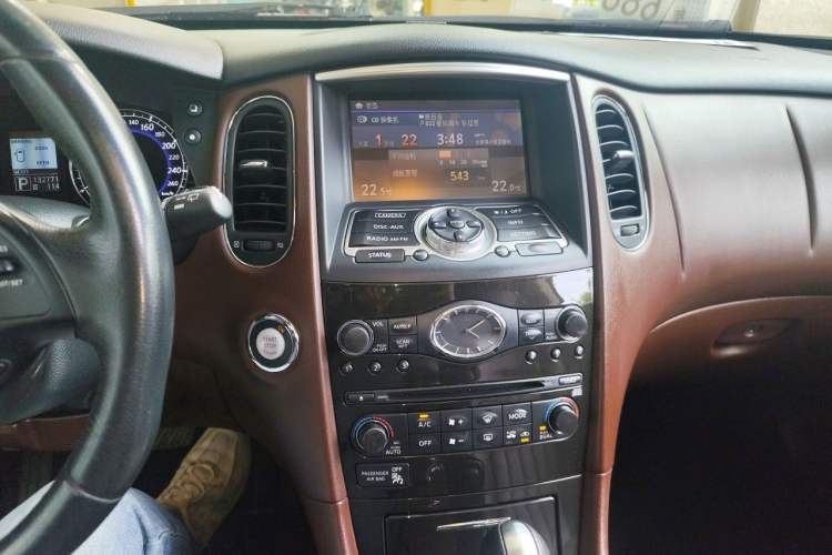 Used Infiniti QX50 2013 2.5L 4x4 Elegant Edition Audio And AC Panel