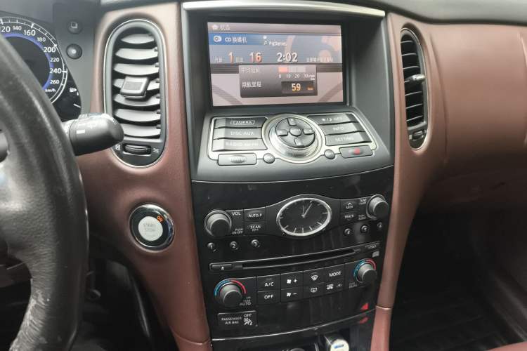 Used Infiniti QX50 2013 2.5L 4x4 Elegant Edition Audio And AC Panel