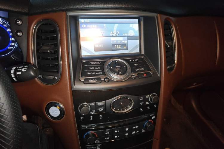 Used Infiniti QX50 2013 2.5L Two-Wheel-Drive Elegant Edition Audio And AC Panel