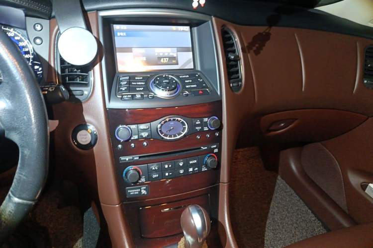 Used Infiniti QX50 2013 2.5L Two-Wheel-Drive Elegant Edition Audio And AC Panel