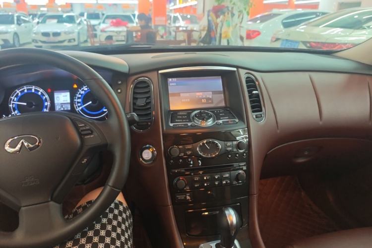 Used Infiniti QX50 2013 2.5L 4x4 Elegant Edition Center Console