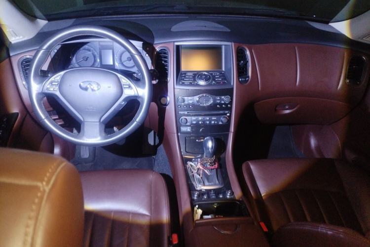 Used Infiniti QX50 2013 2.5L Two-Wheel-Drive Elegant Edition Center Console