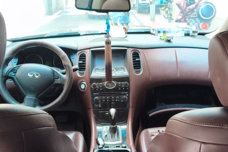 Used Infiniti QX50 2013 2.5L Two-Wheel-Drive Zunya Edition Center Console