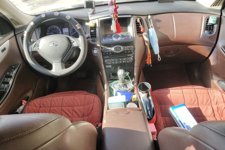 Used Infiniti QX50 2013 2.5L Two-Wheel-Drive Elegant Edition Center Console